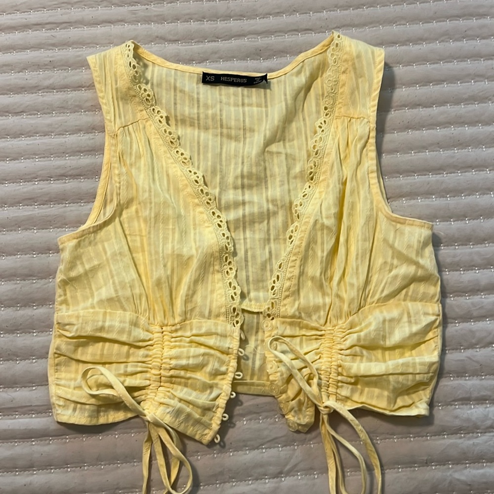 Hesperius Yellow Lace-Trim Sleeveless Crop Top